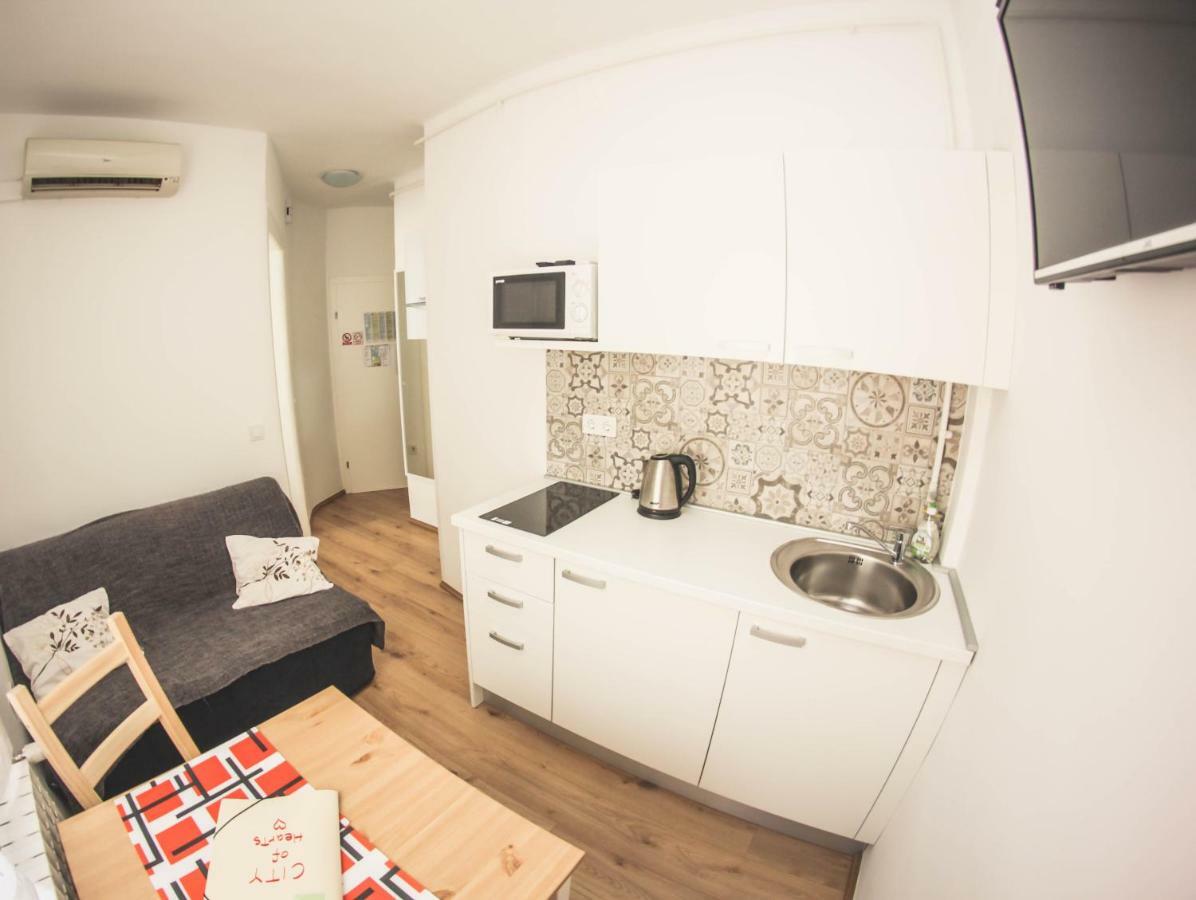 Apartments City Of Hearts 1 & 2 Zagreb Room photo